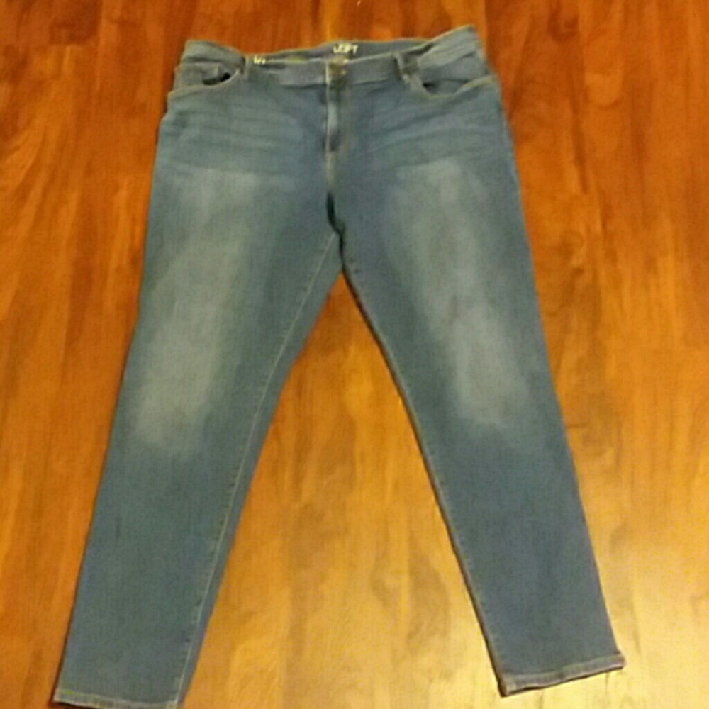 LOFT Relaxed Skinny jeans size 16